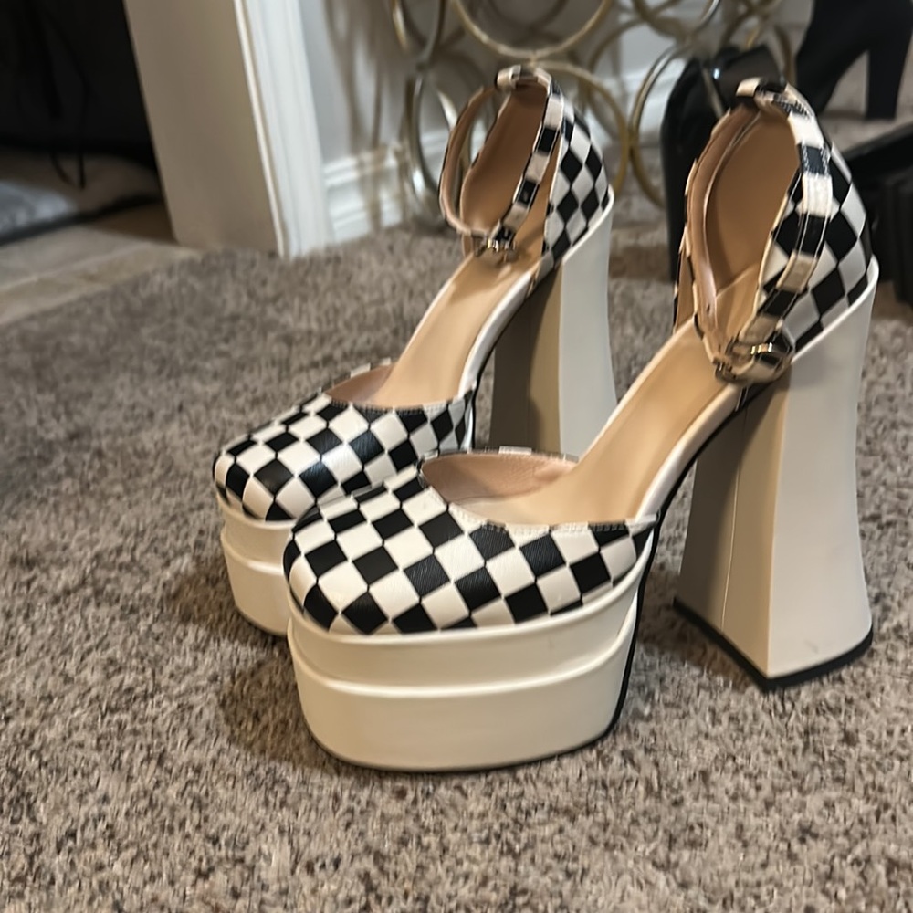 Platforms - Picture 4 of 4